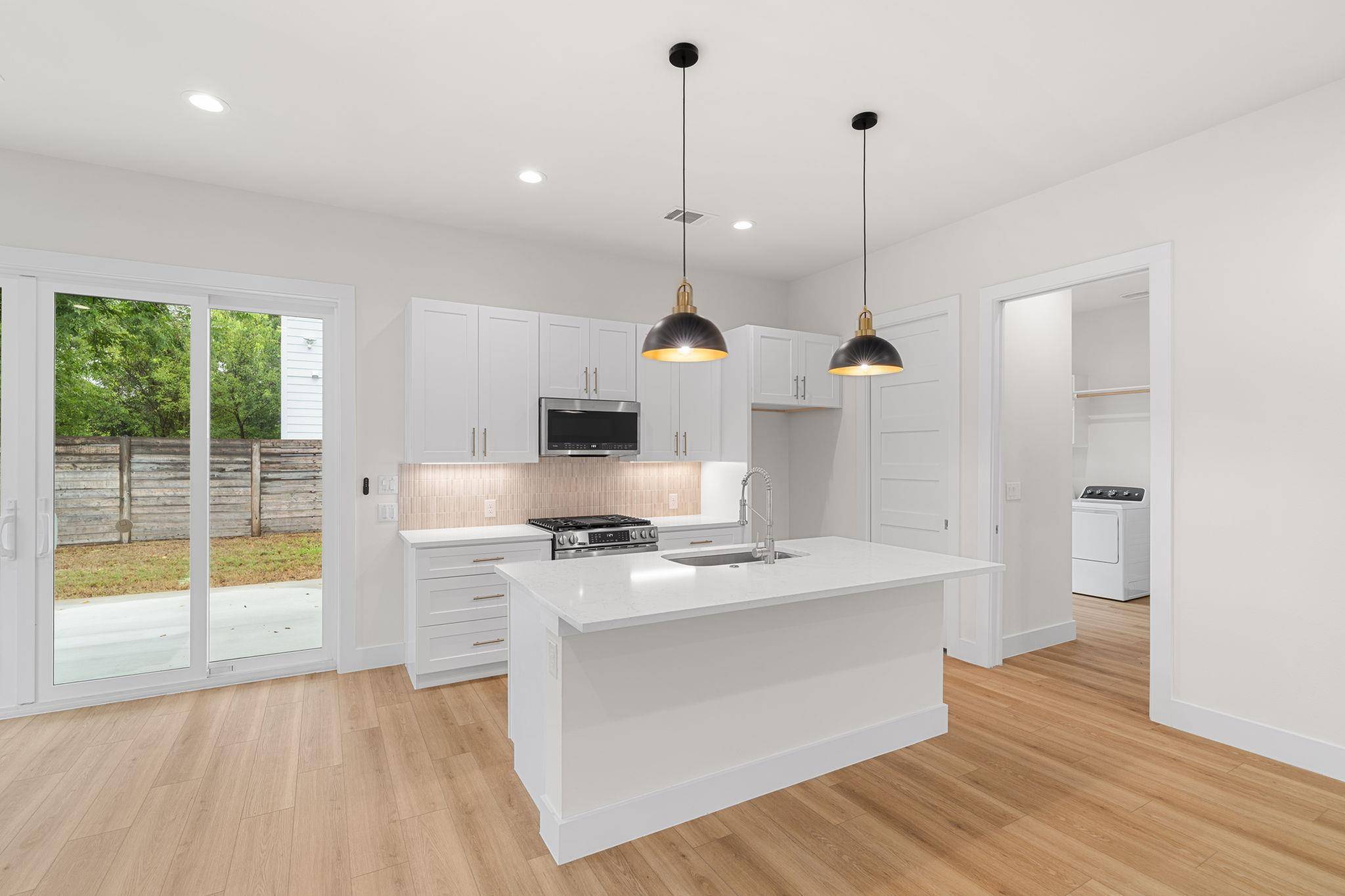 102 W Fawnridge DR, Austin, TX 78753