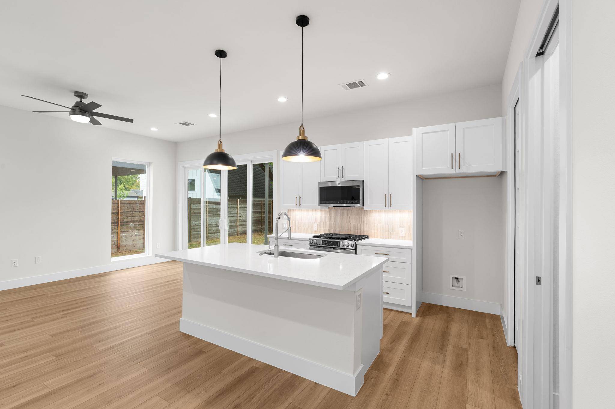 102 W Fawnridge DR, Austin, TX 78753