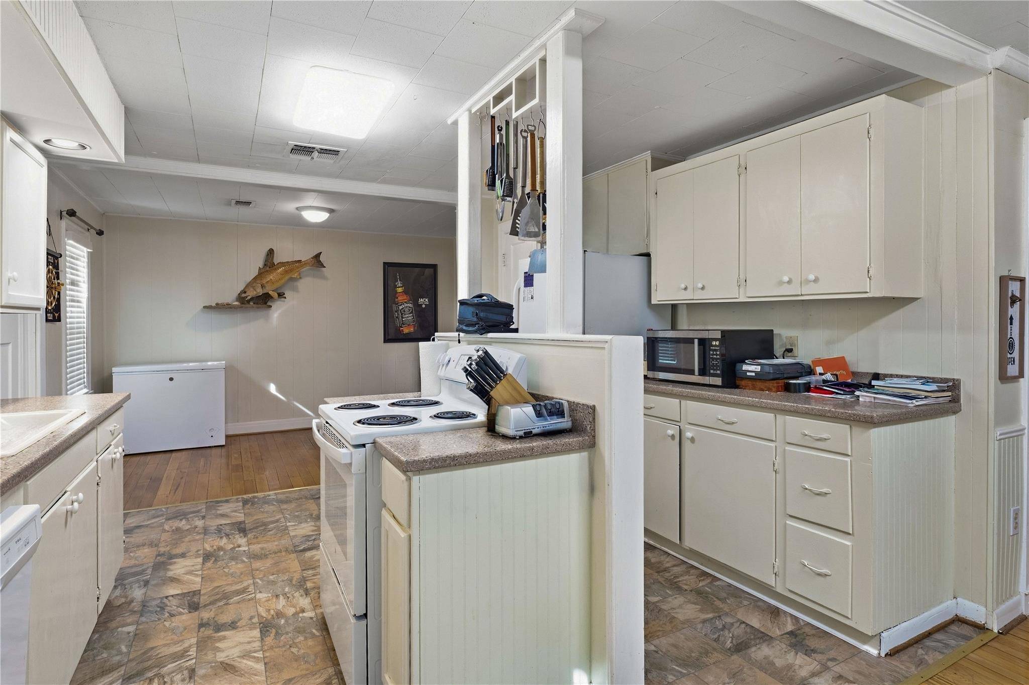 414 E Eblin ST, La Grange, TX 78945