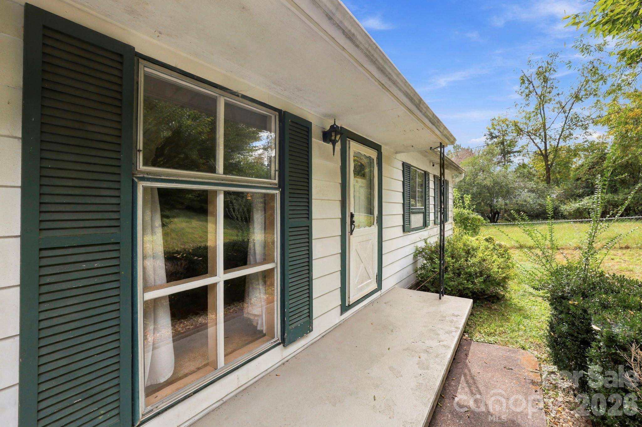 648 Crystal DR, Hendersonville, NC 28791