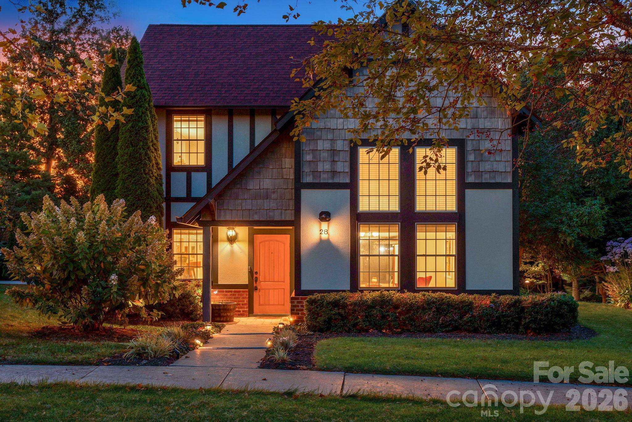 28 Trafalgar CIR, Asheville, NC 28805