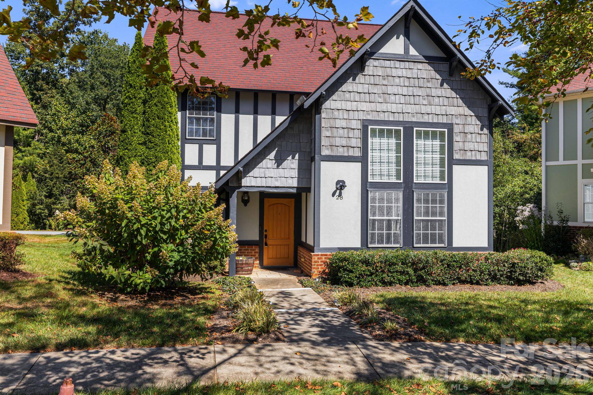 28 Trafalgar CIR, Asheville, NC 28805