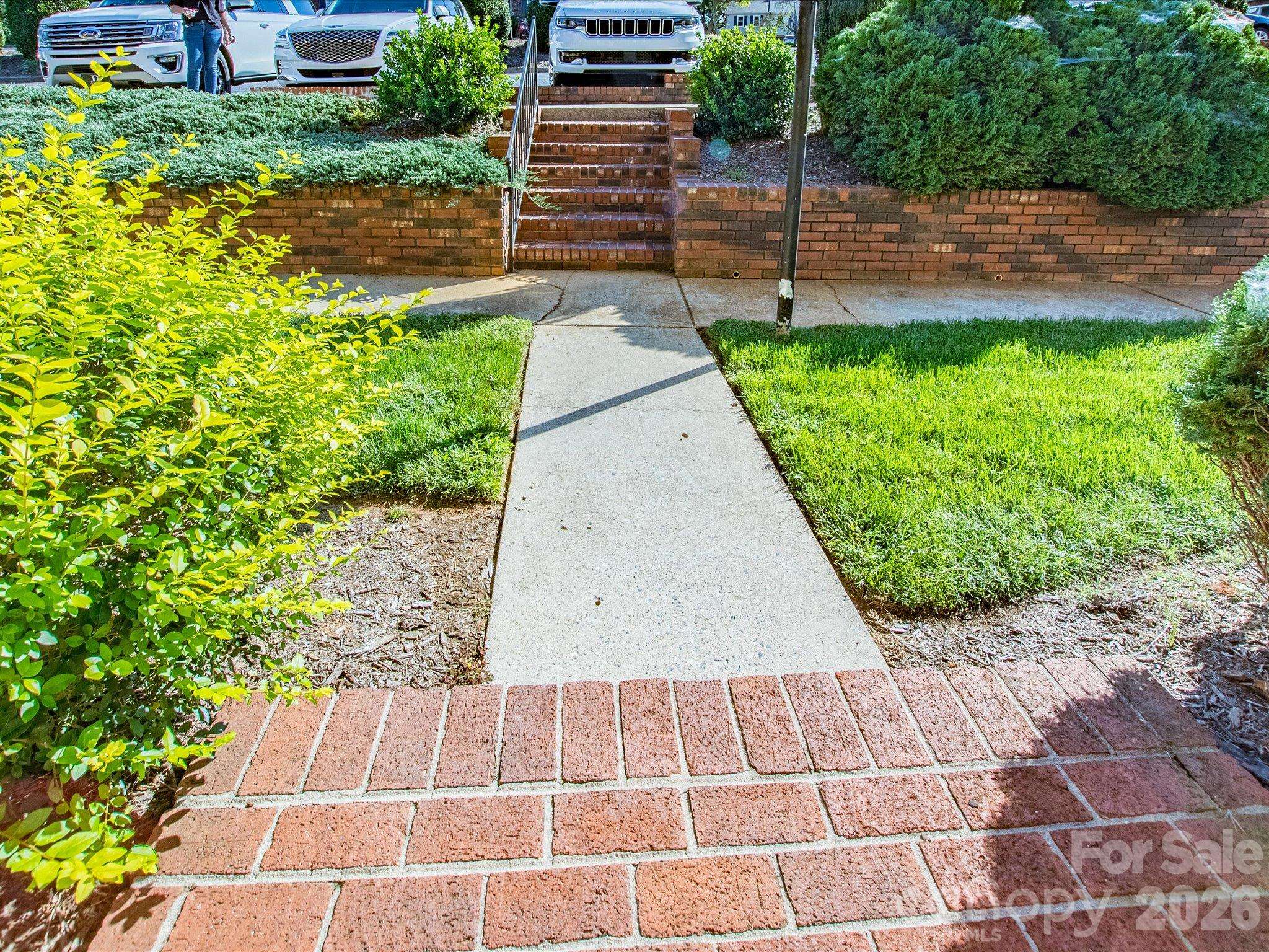 2705 N Center ST, Hickory, NC 28601