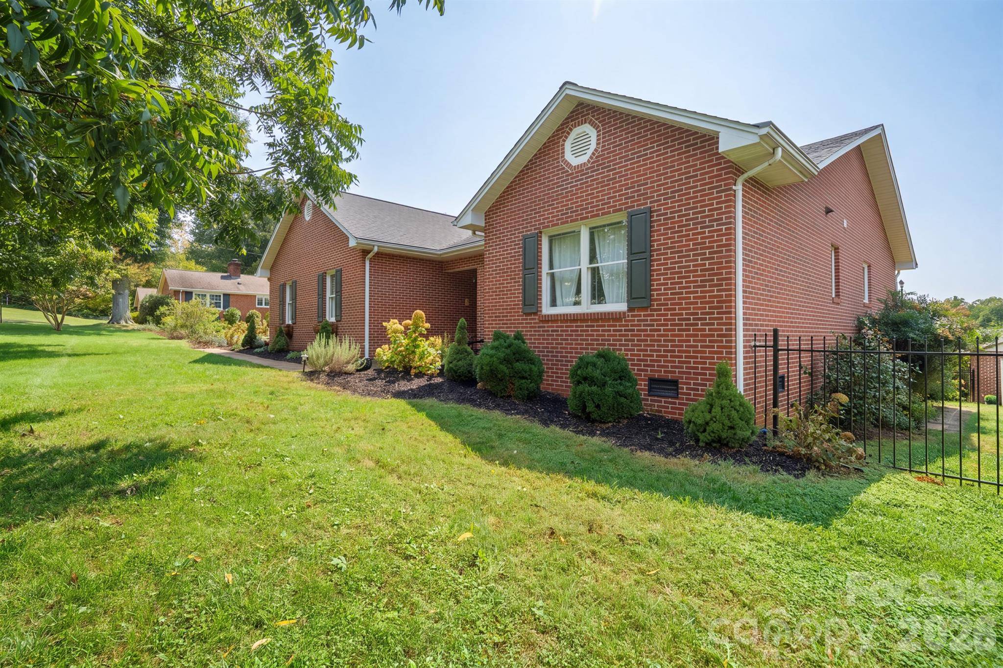 107 Powe ST, Morganton, NC 28655