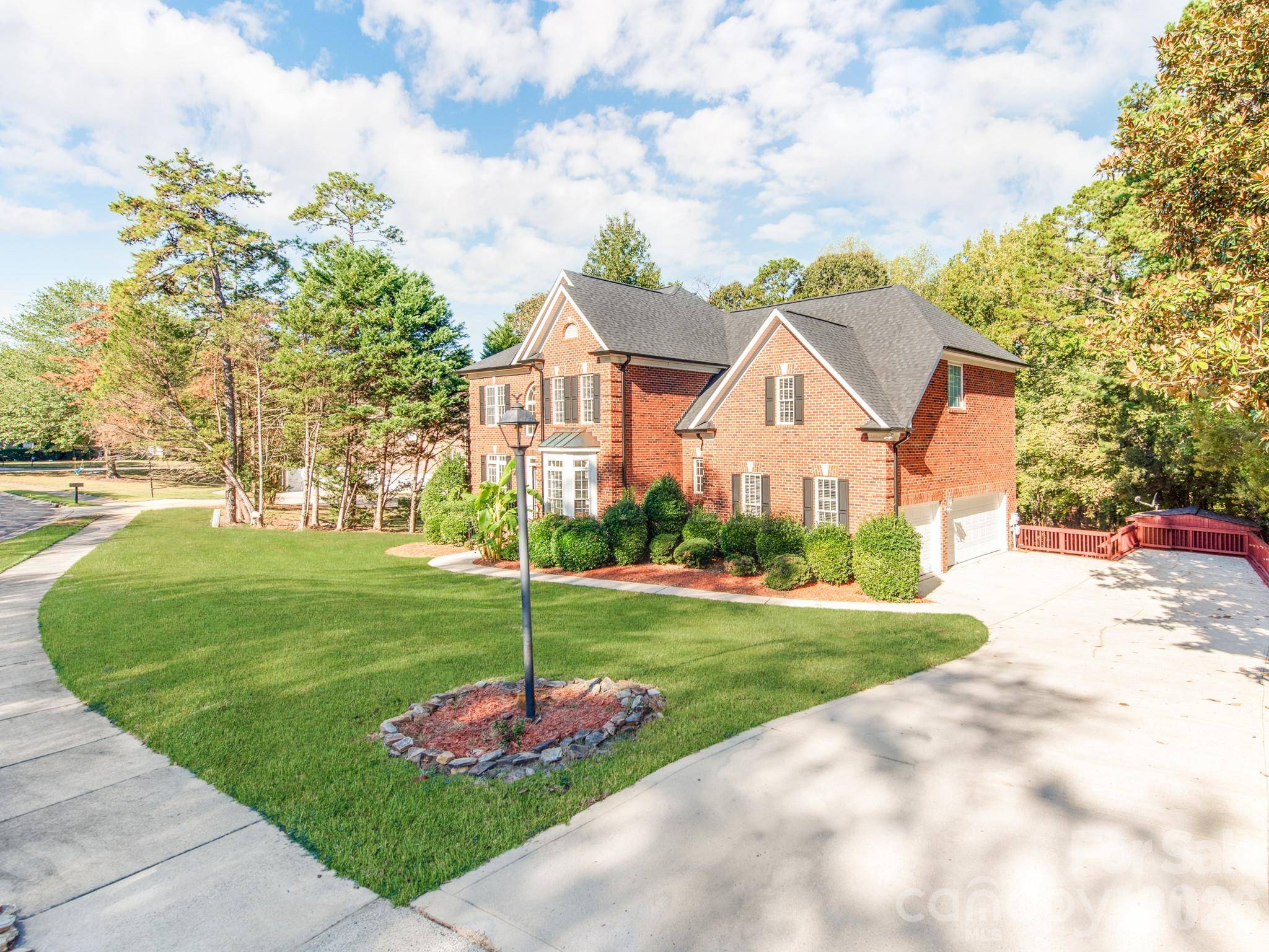 2910 Providence View LN, Charlotte, NC 28270