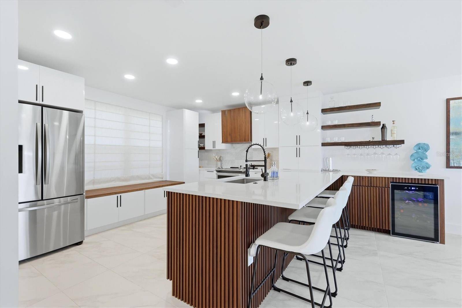 605 SUTTON PL #101, Longboat Key, FL 34228
