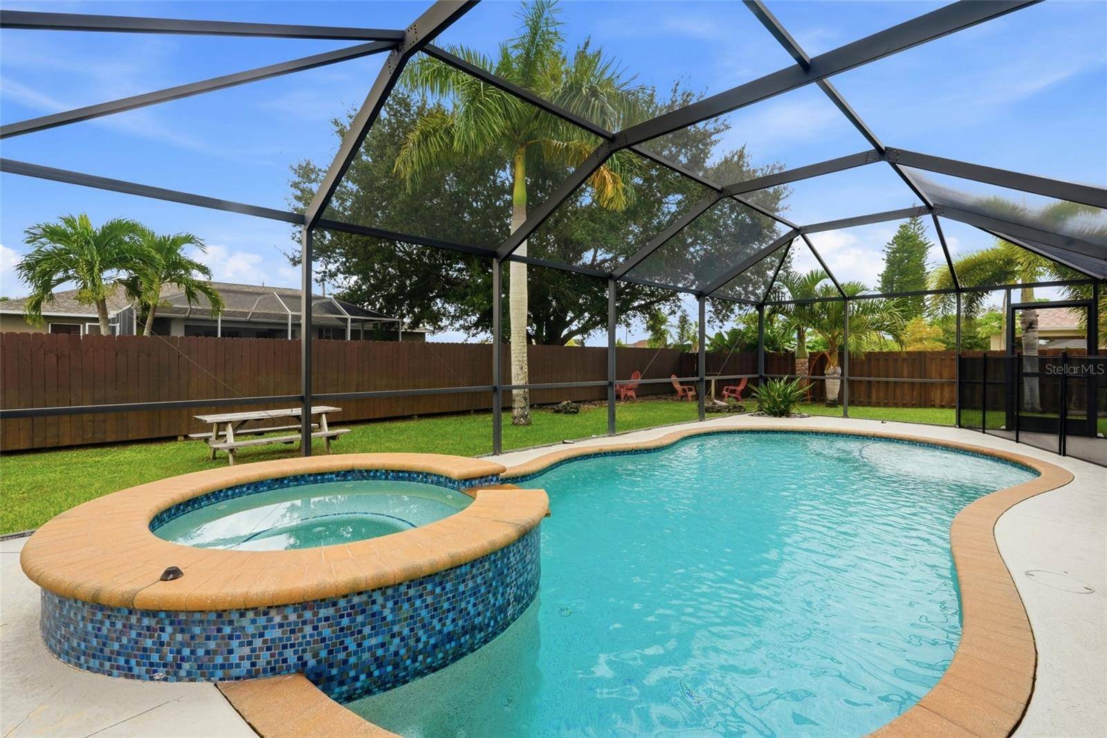 304 NE 20TH TER, Cape Coral, FL 33909