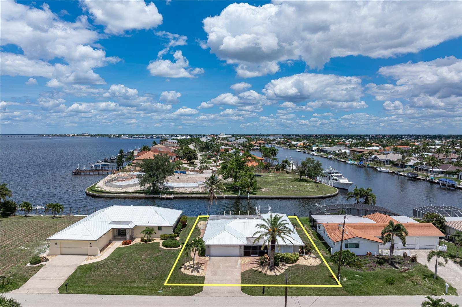 2211 PALM TREE DR, Punta Gorda, FL 33950