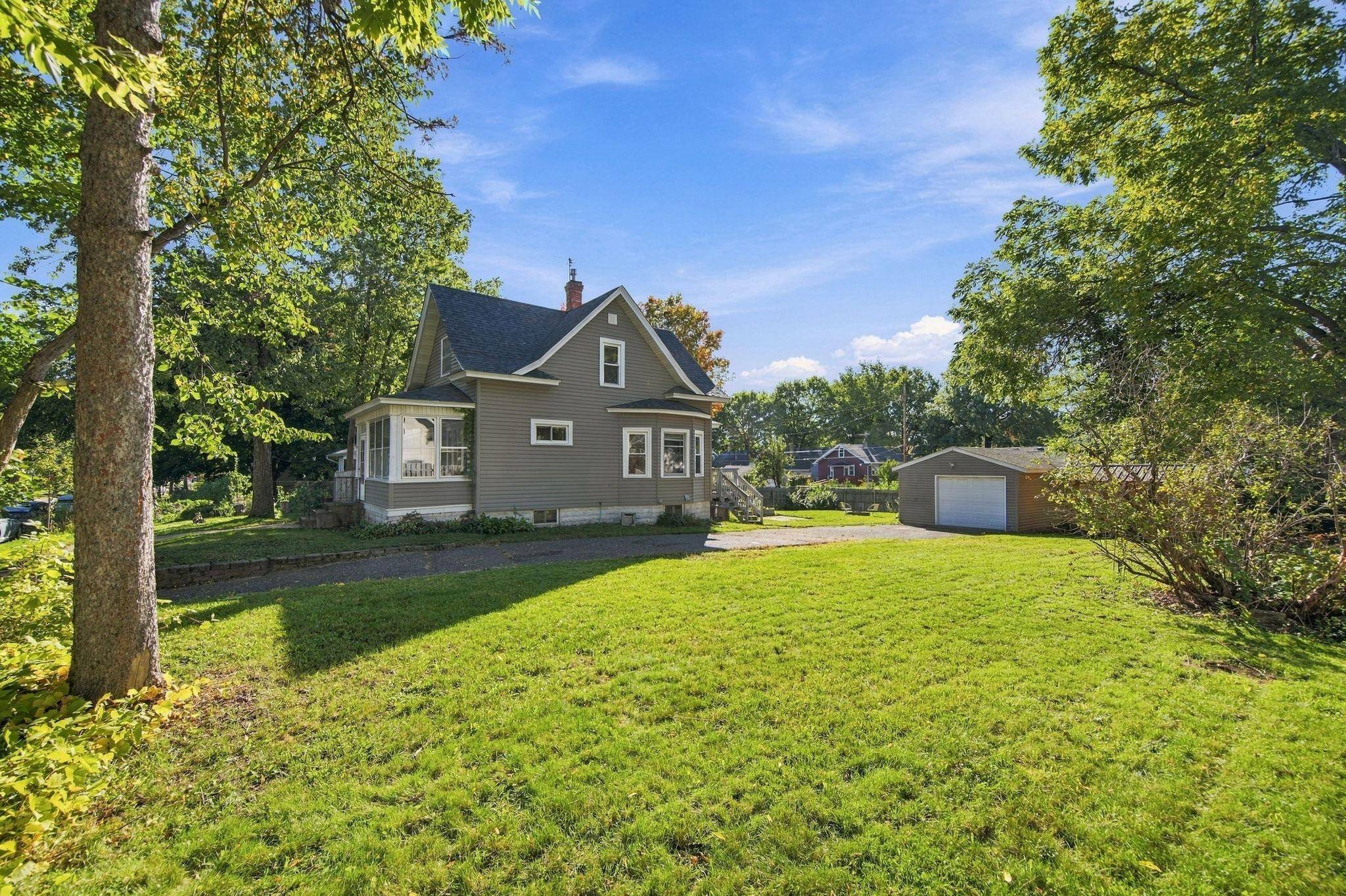 1144 Cook AVE E, Saint Paul, MN 55106