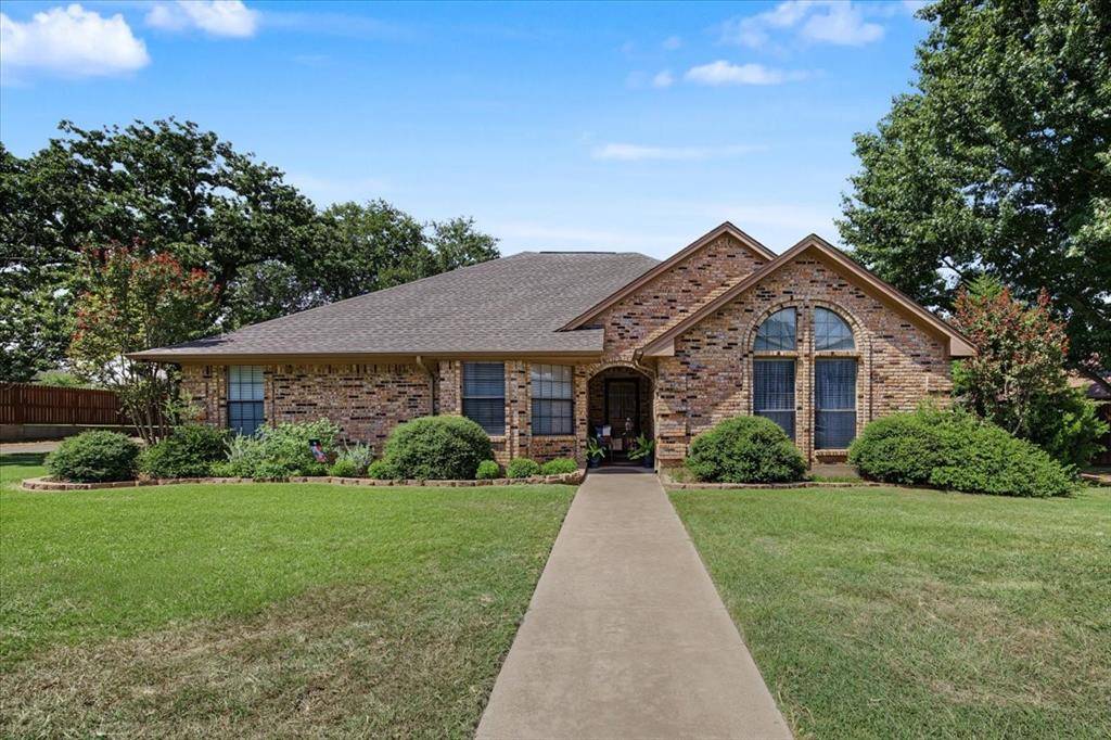 1300 Oak Harbor Boulevard, Azle, TX 76020