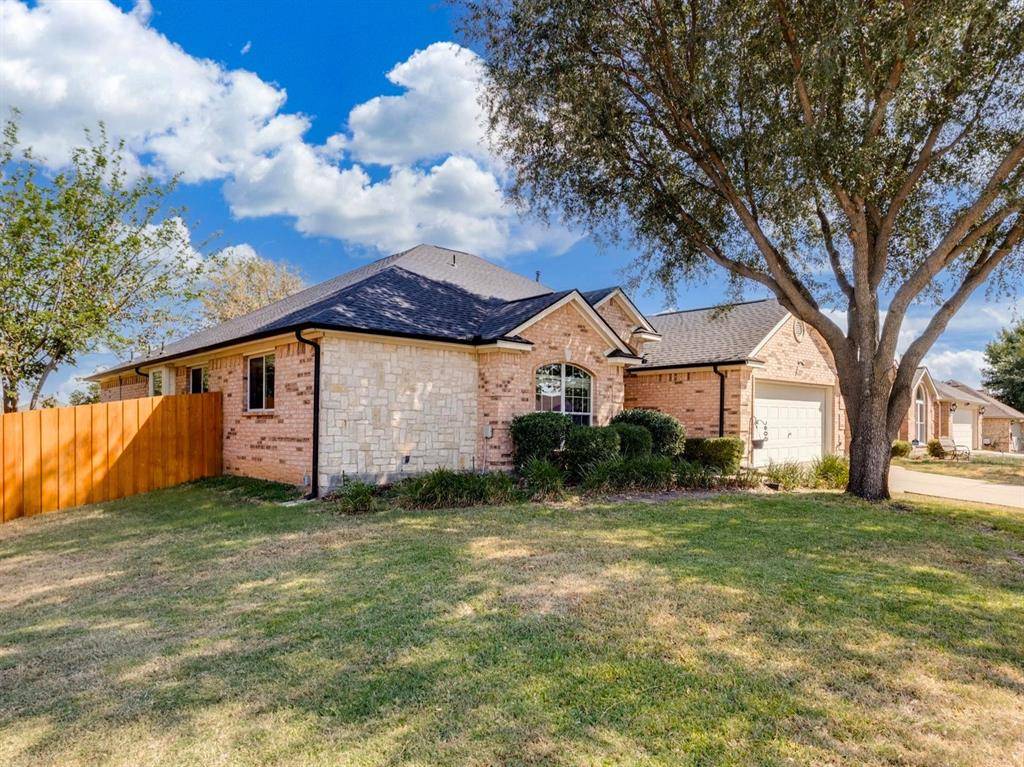 660 Chestnut Lane, Saginaw, TX 76179
