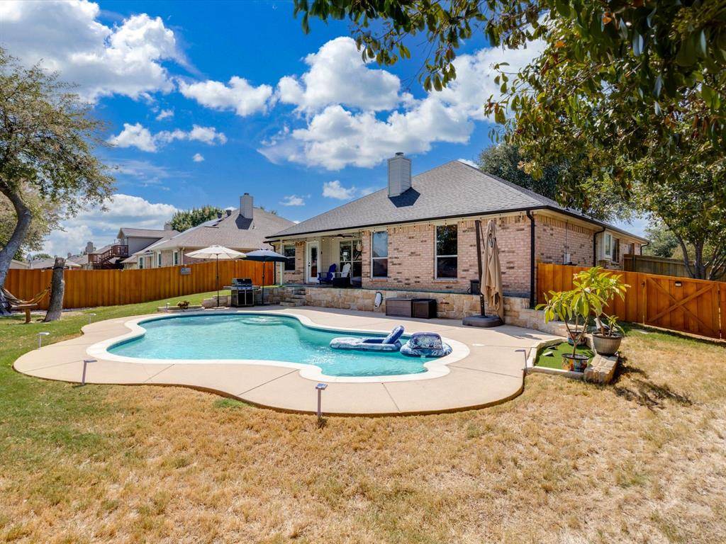 660 Chestnut Lane, Saginaw, TX 76179