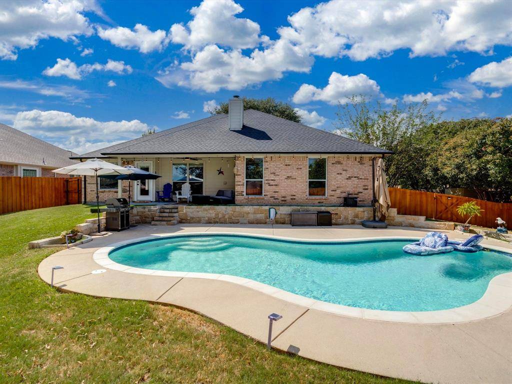 660 Chestnut Lane, Saginaw, TX 76179
