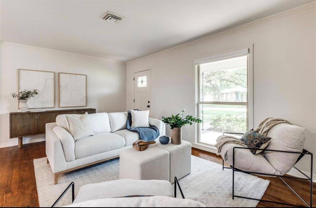 1323 Engle Avenue, Dallas, TX 75224