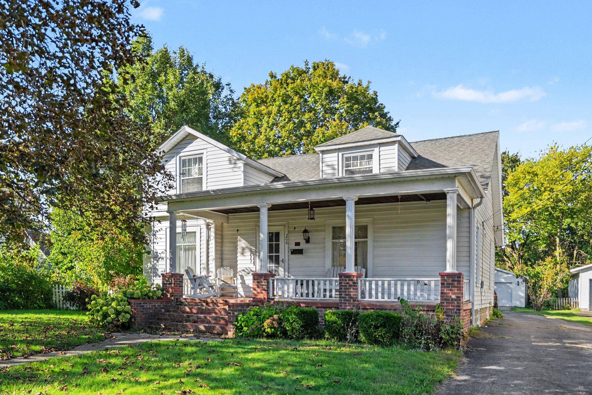 206 W Front ST, Buchanan City, MI 49107