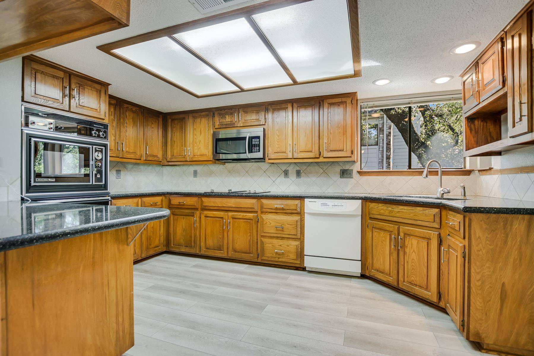 5203 Doe Valley LN, Austin, TX 78759