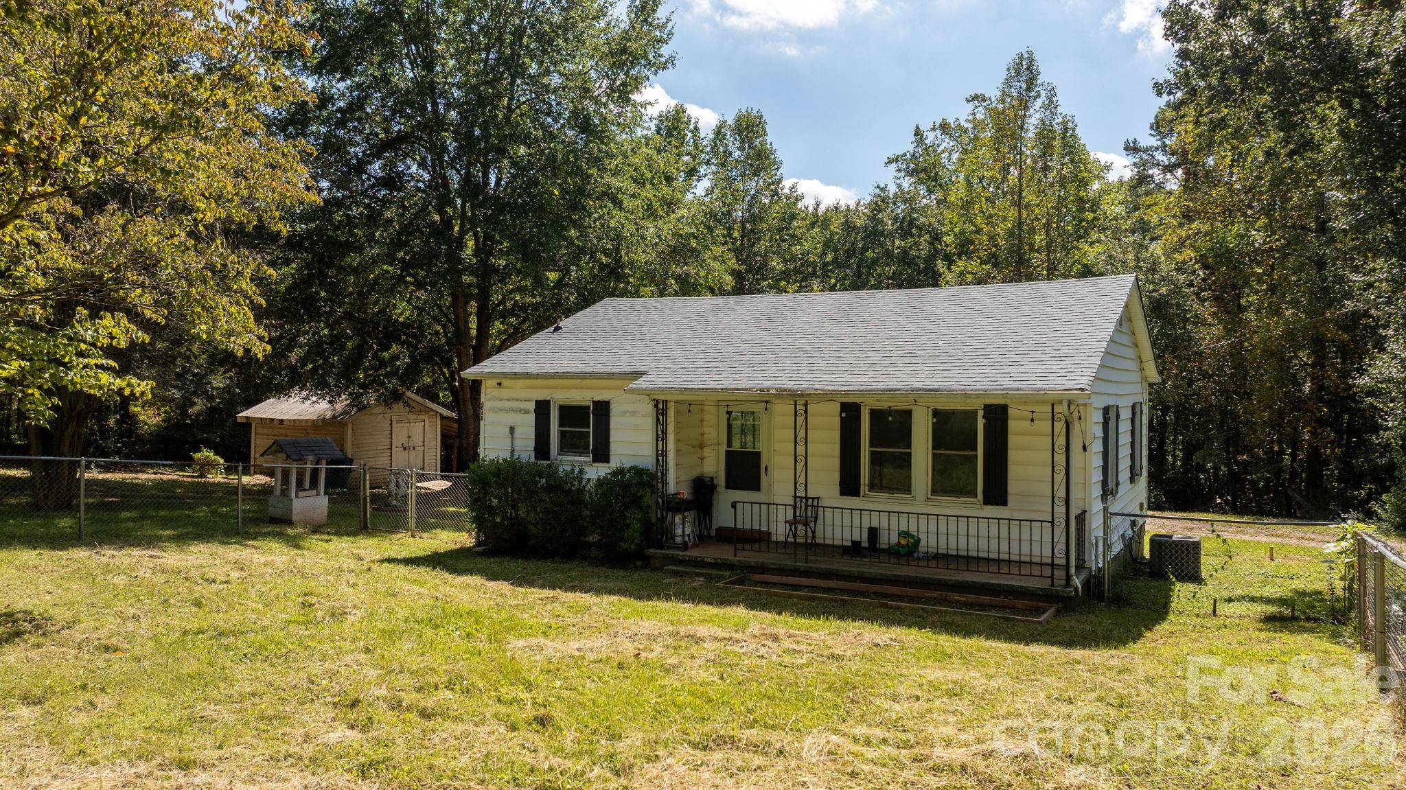6048 Sugar Loaf RD, Connelly Springs, NC 28612