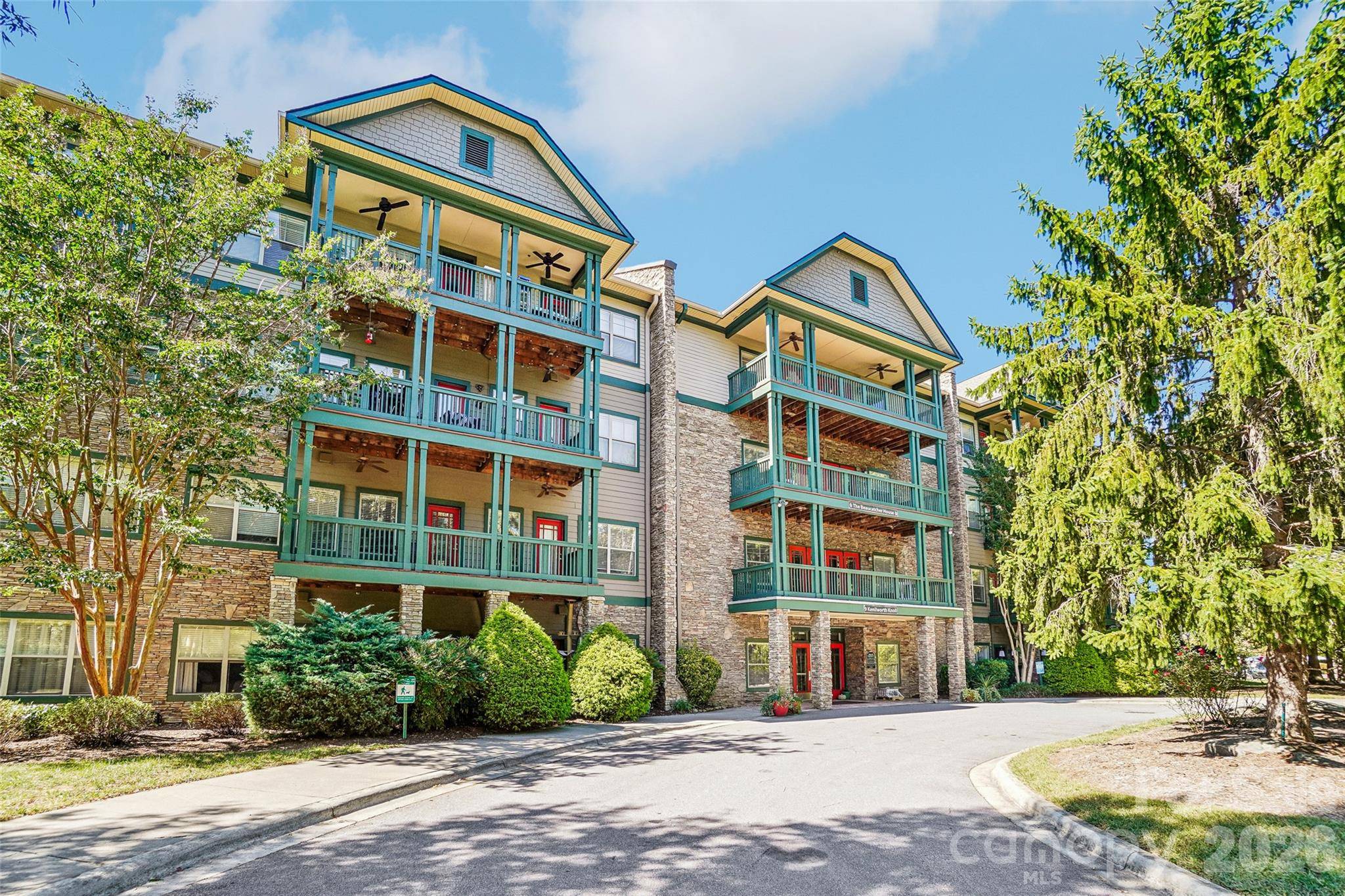 9 Kenilworth KNLS #201, Asheville, NC 28805
