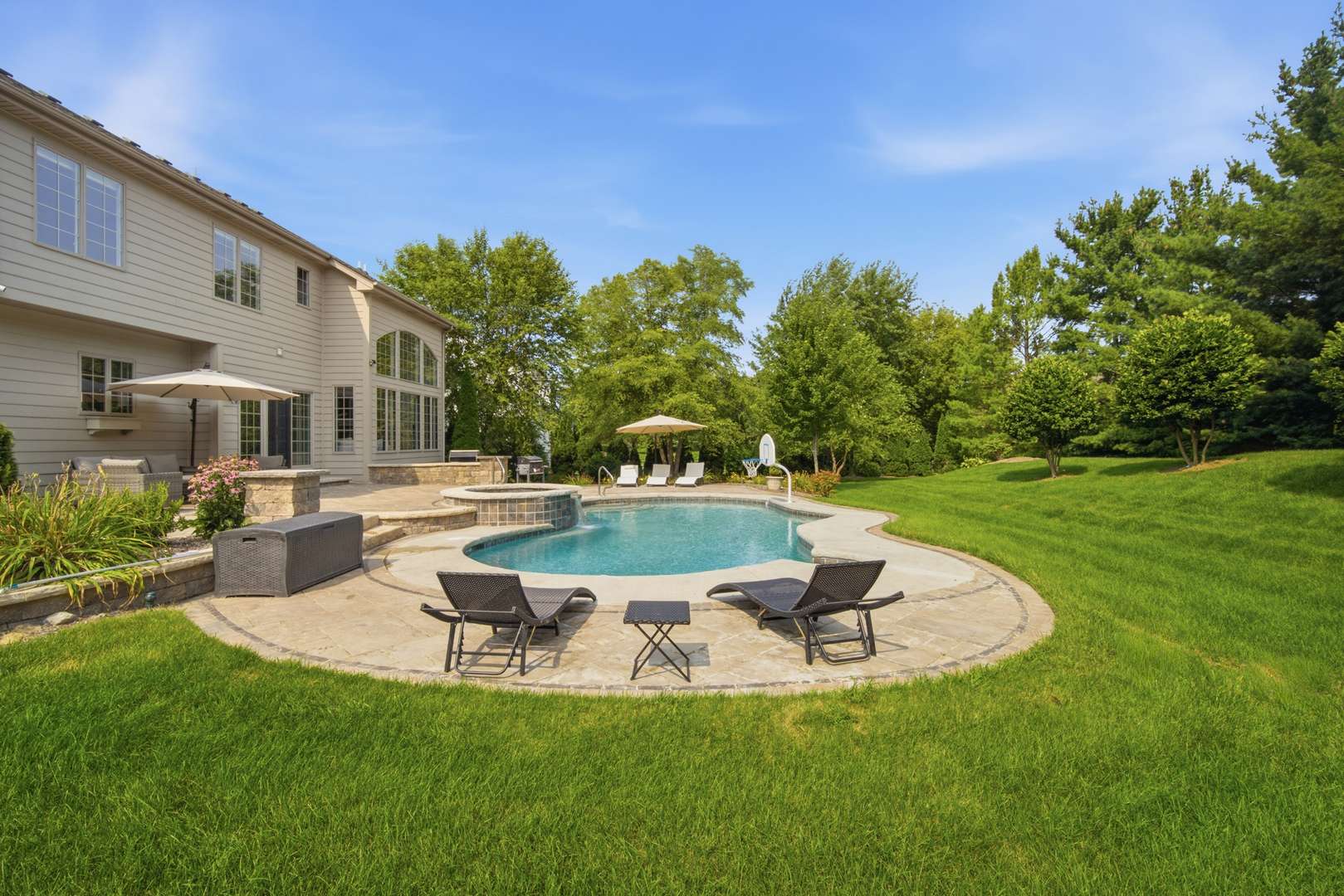 3818 Grand View CT, St. Charles, IL 60175