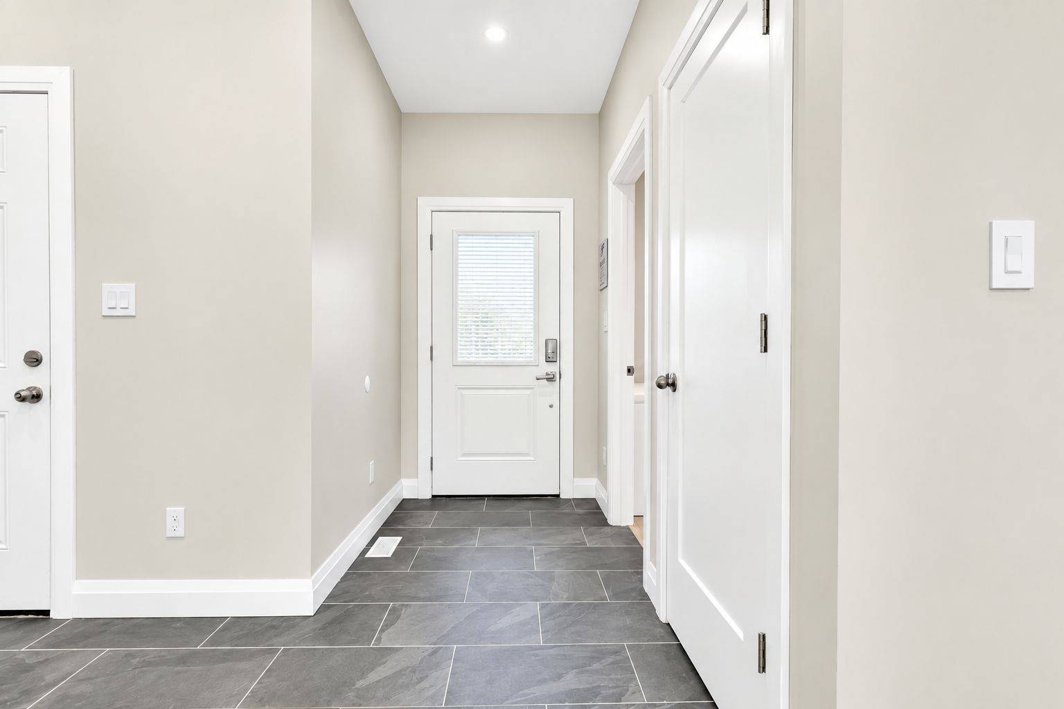 8 Georgina ST, Georgina, ON L0E 1R0