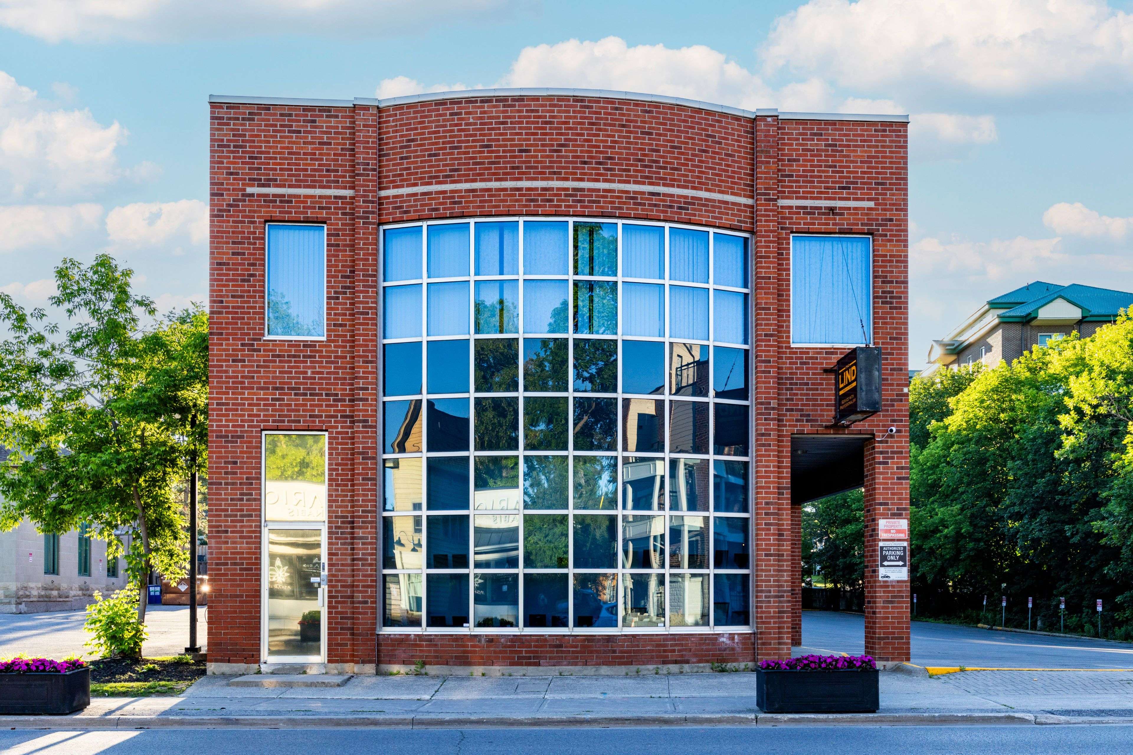 15105 Yonge ST, Aurora, ON L4G 1M3