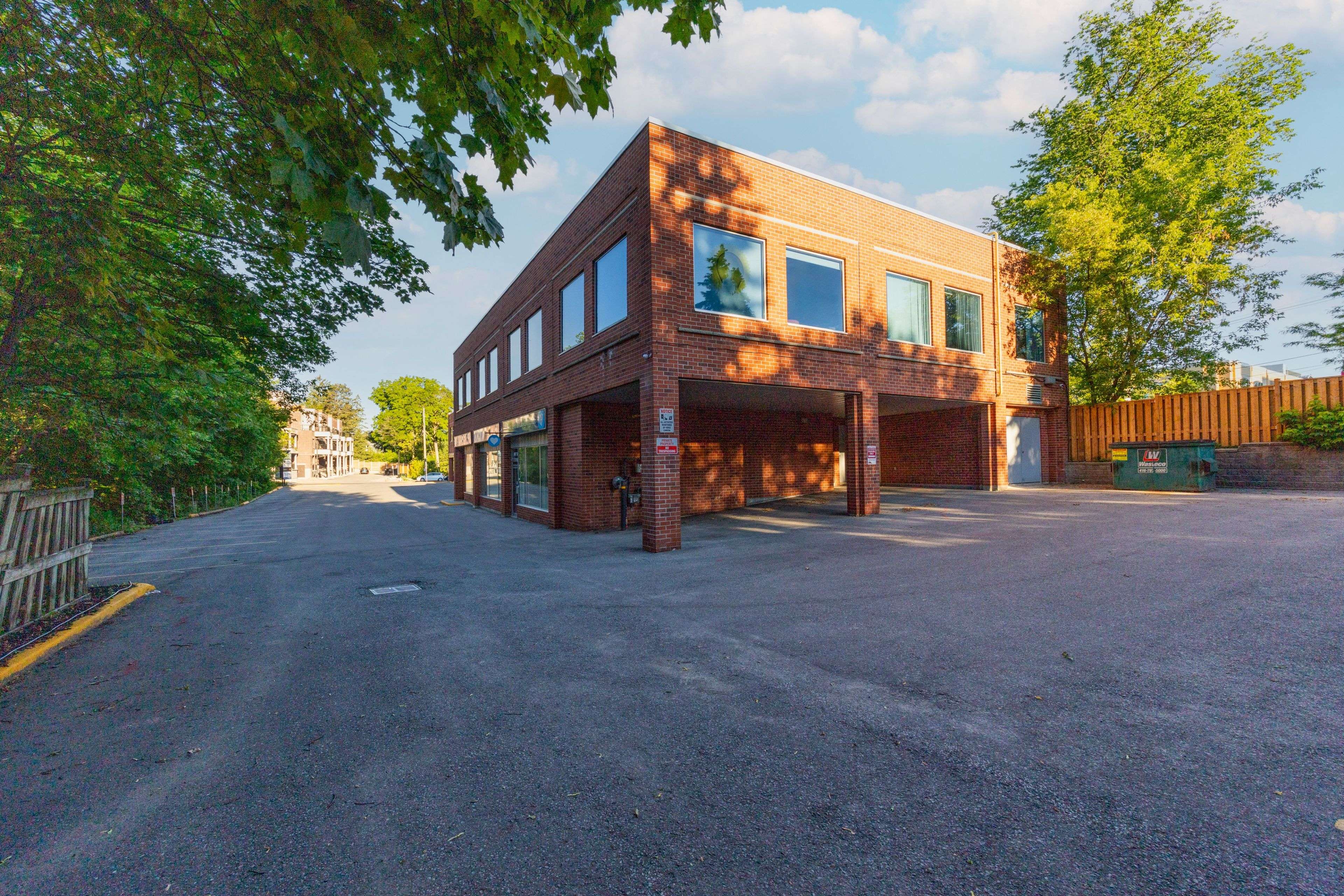 15105 Yonge ST, Aurora, ON L4G 1M3