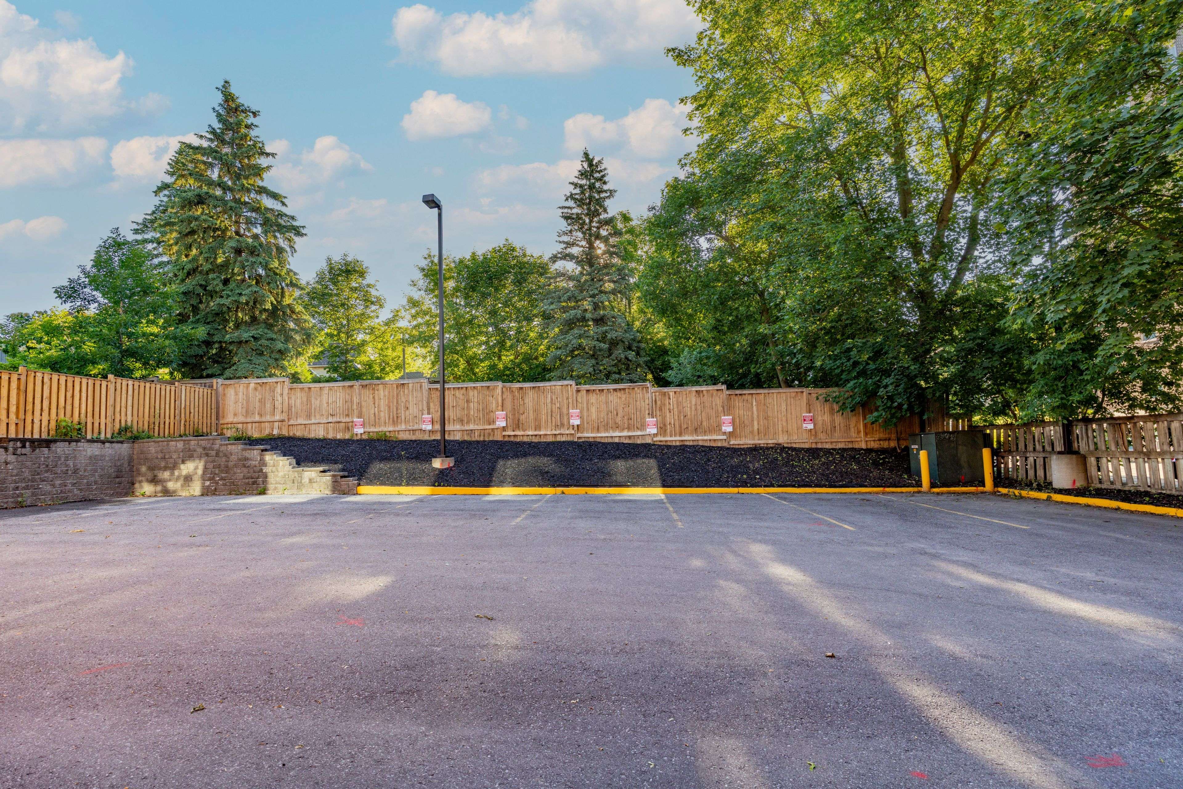 15105 Yonge ST, Aurora, ON L4G 1M3