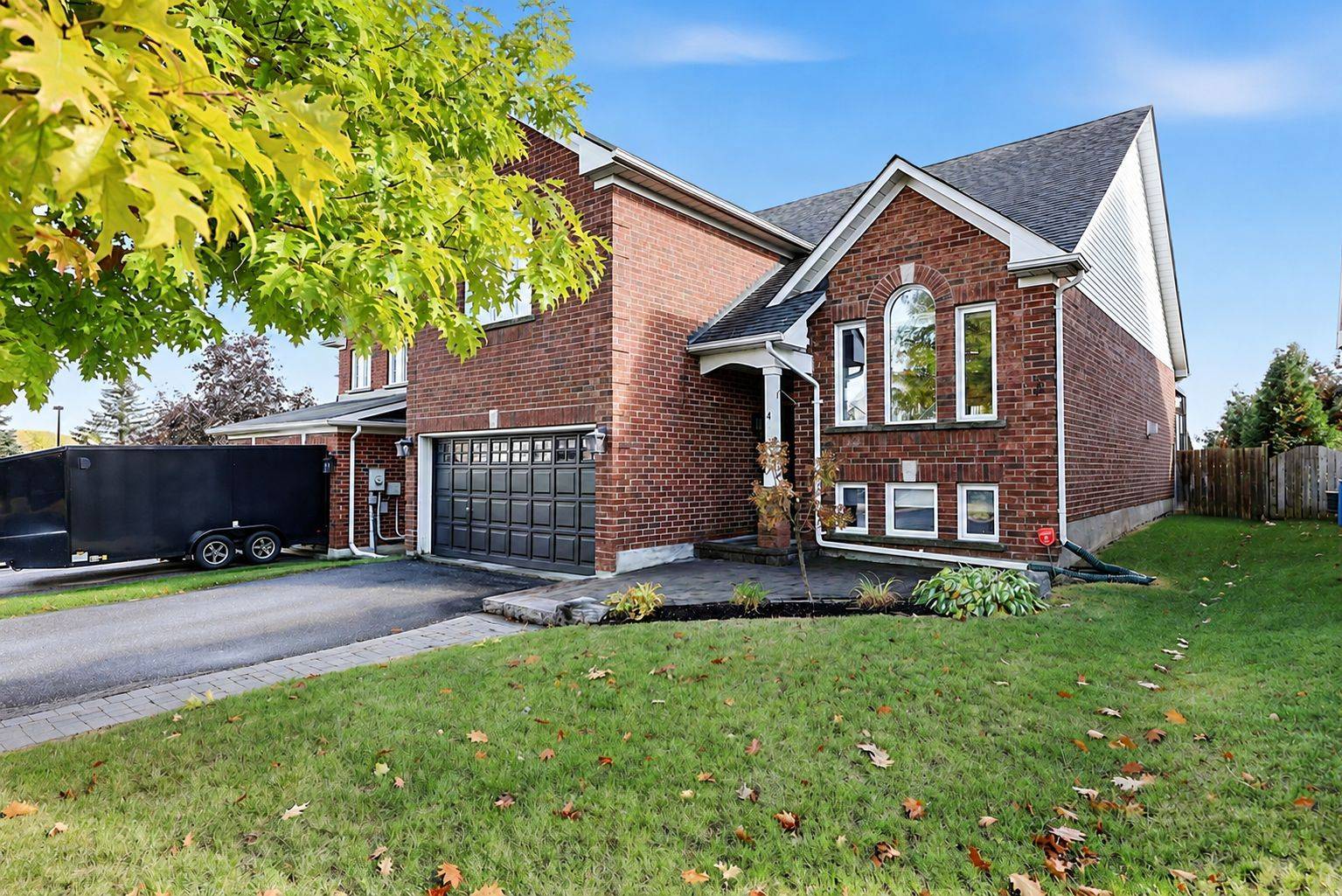 4 Brecken DR, Georgina, ON L4P 4A3