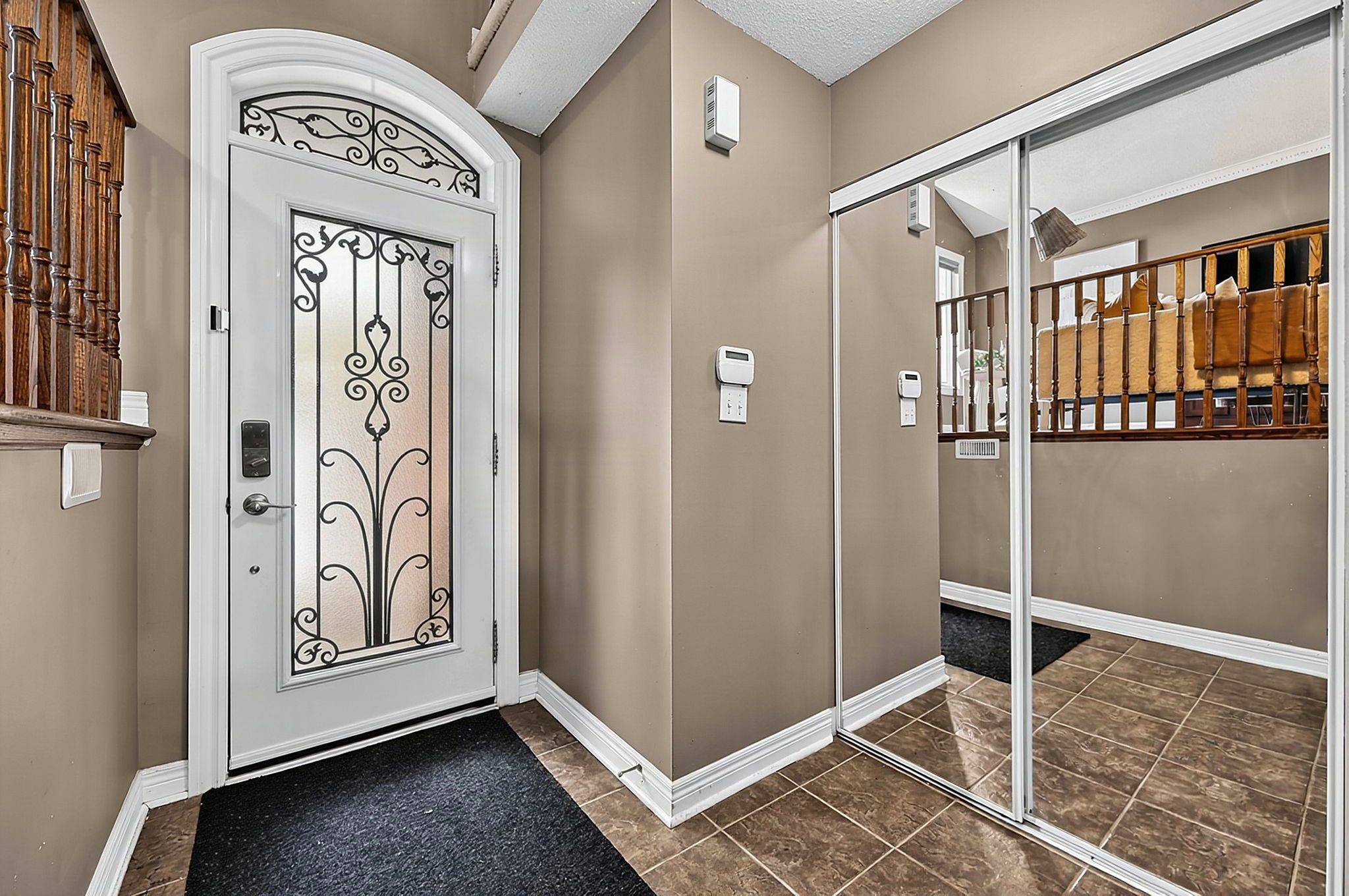 4 Brecken DR, Georgina, ON L4P 4A3