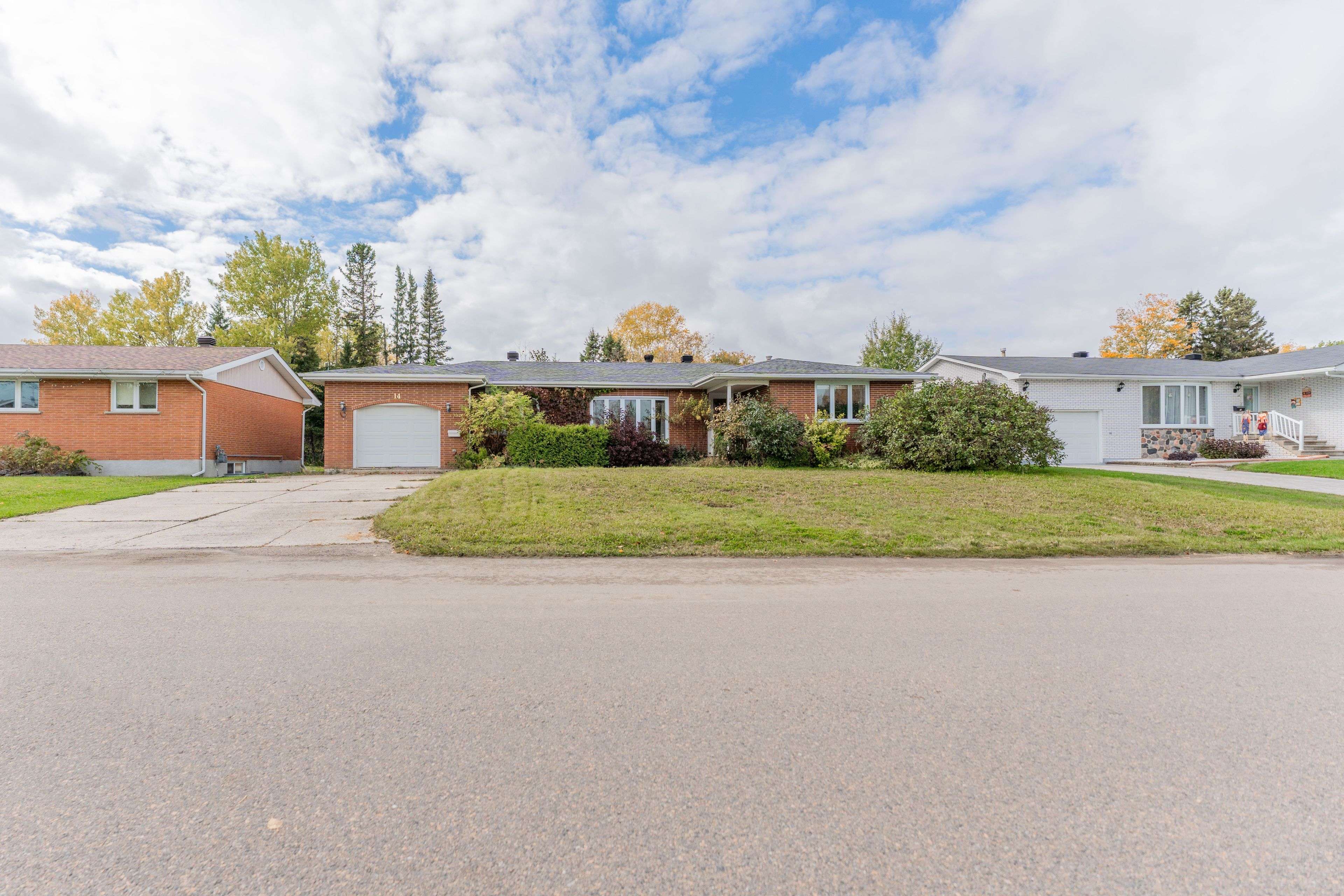 14 Kennedy AVE, Kapuskasing, ON P5N 1M2