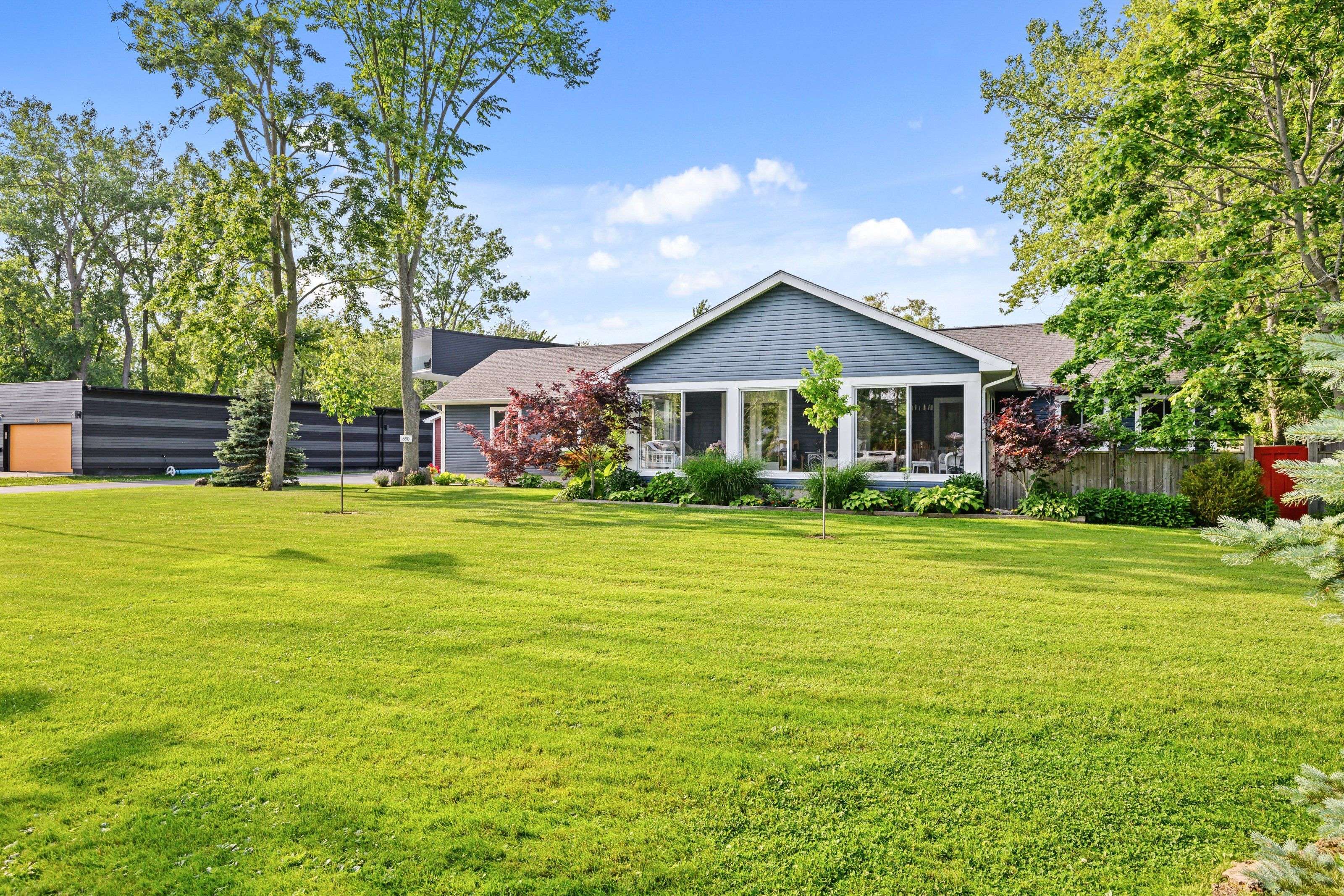 880 Edgemere RD, Fort Erie, ON L2A 1A8