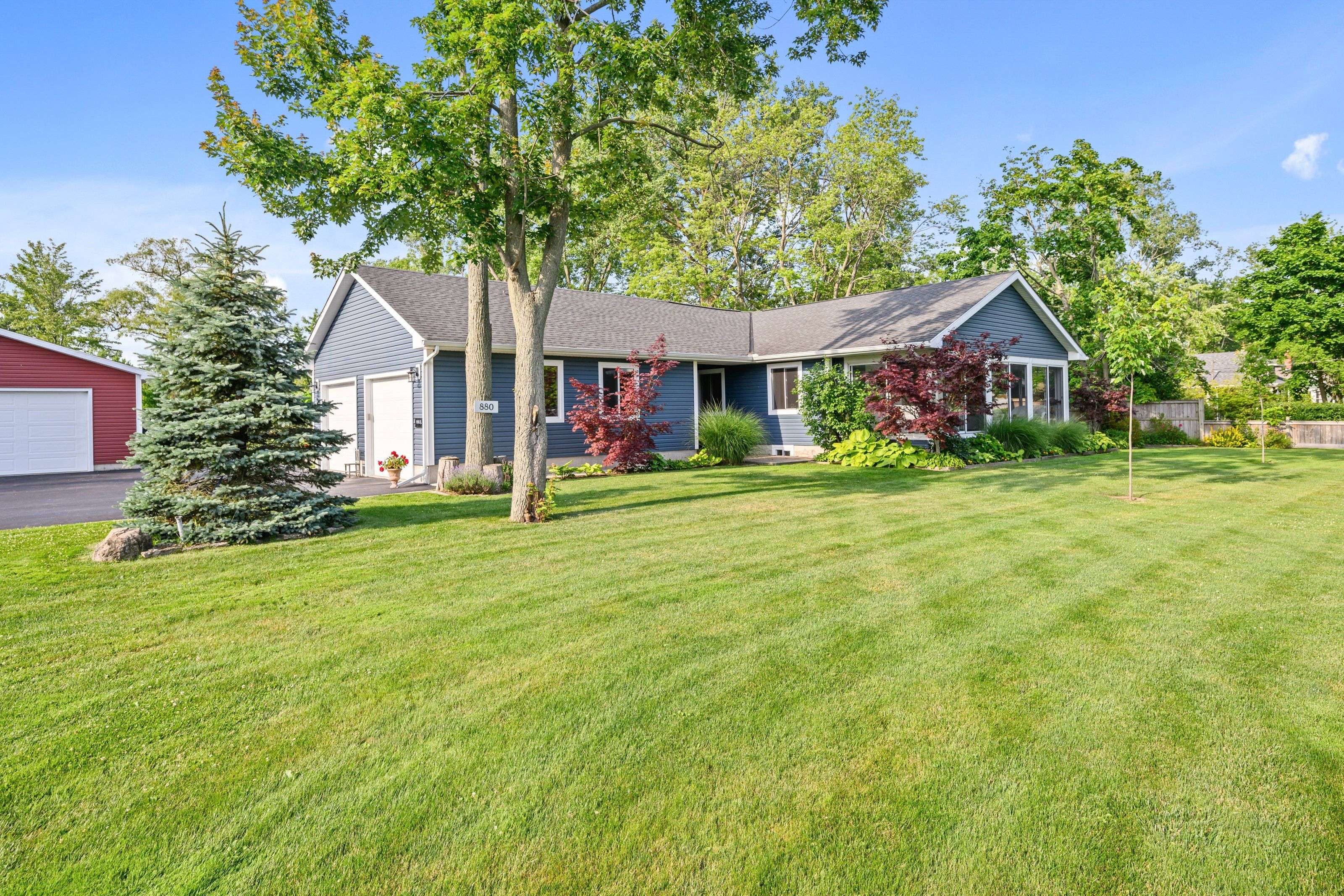 880 Edgemere RD, Fort Erie, ON L2A 1A8