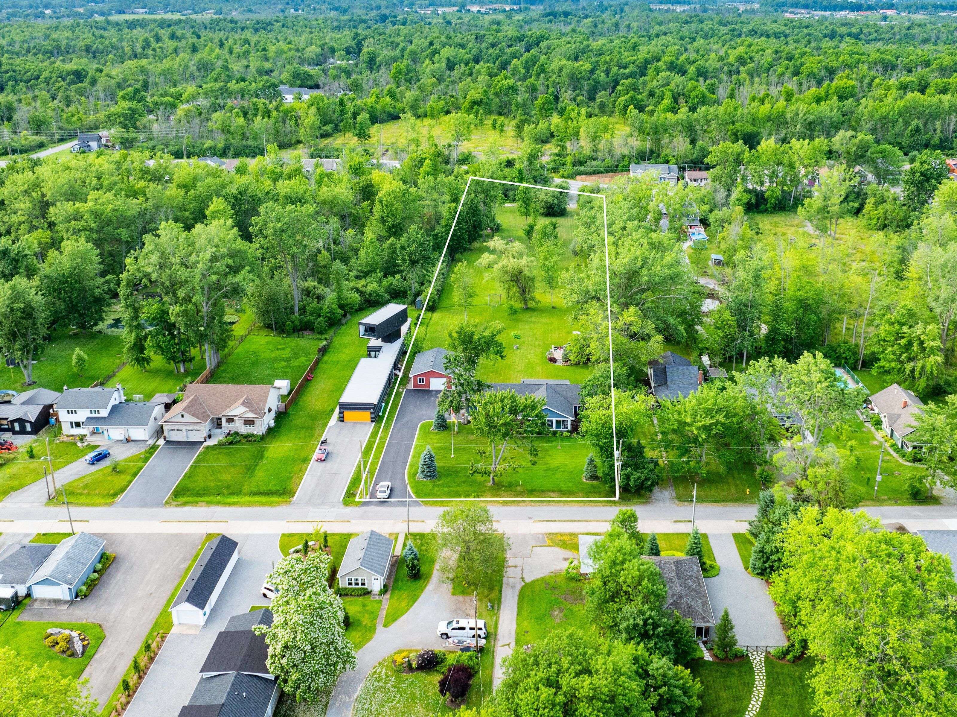 880 Edgemere RD, Fort Erie, ON L2A 1A8