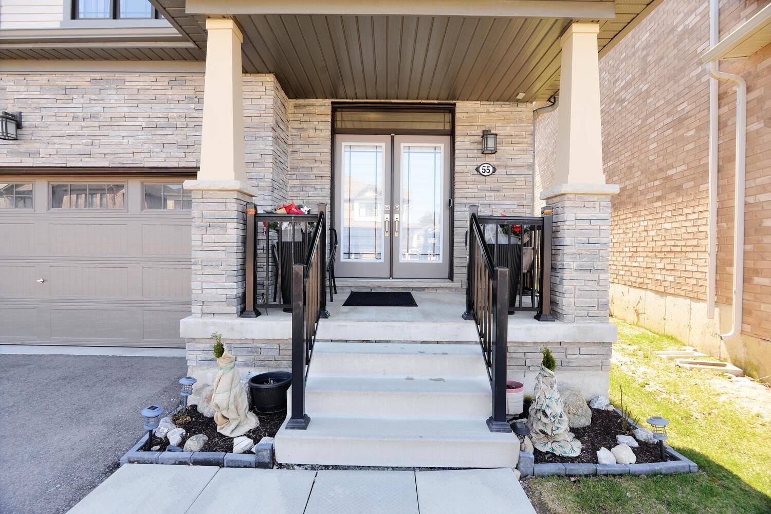 55 Magdalena ST, Hamilton, ON L8J 0M3