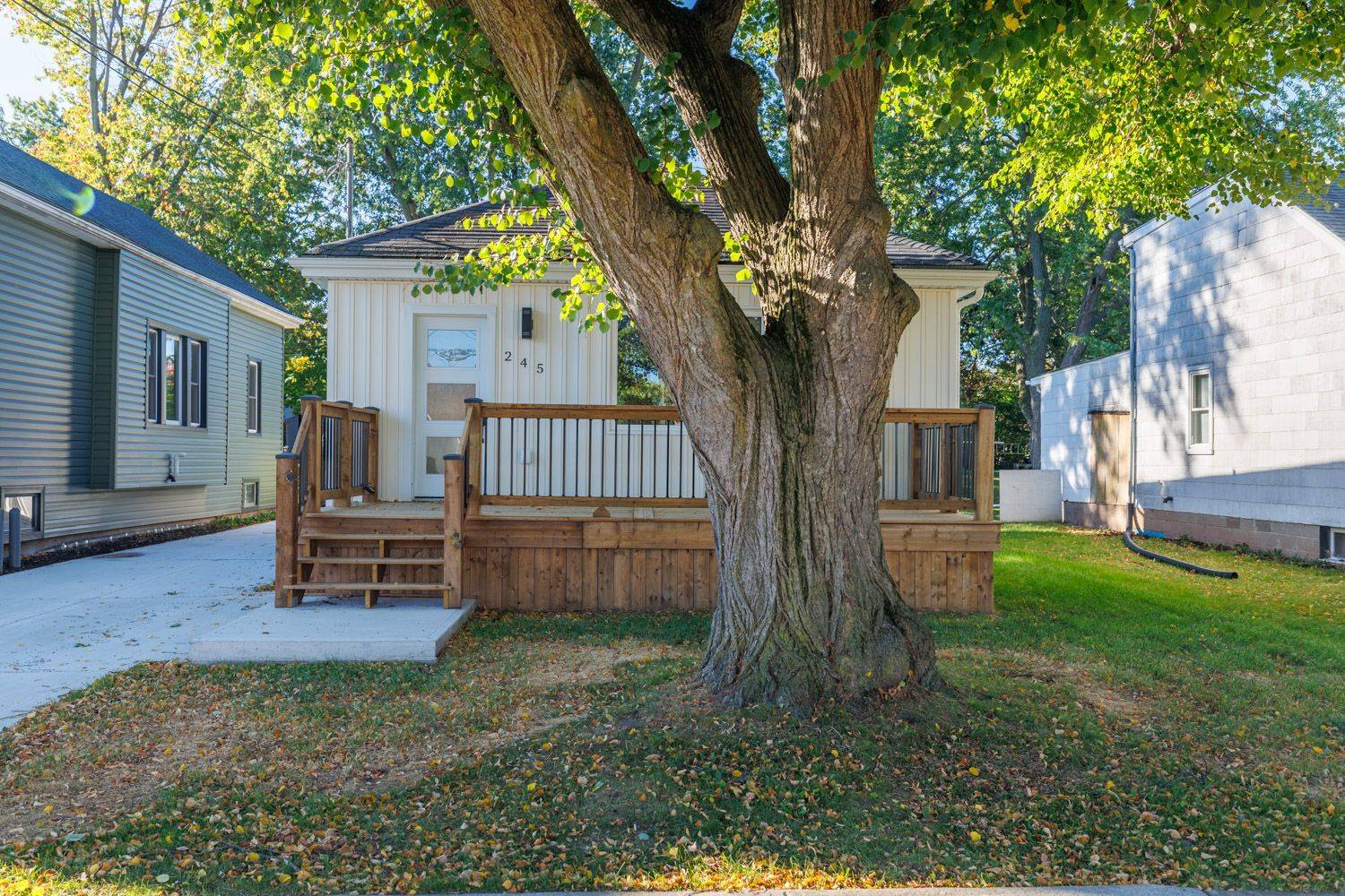 245 Bowen RD, Fort Erie, ON L2A 2Y6