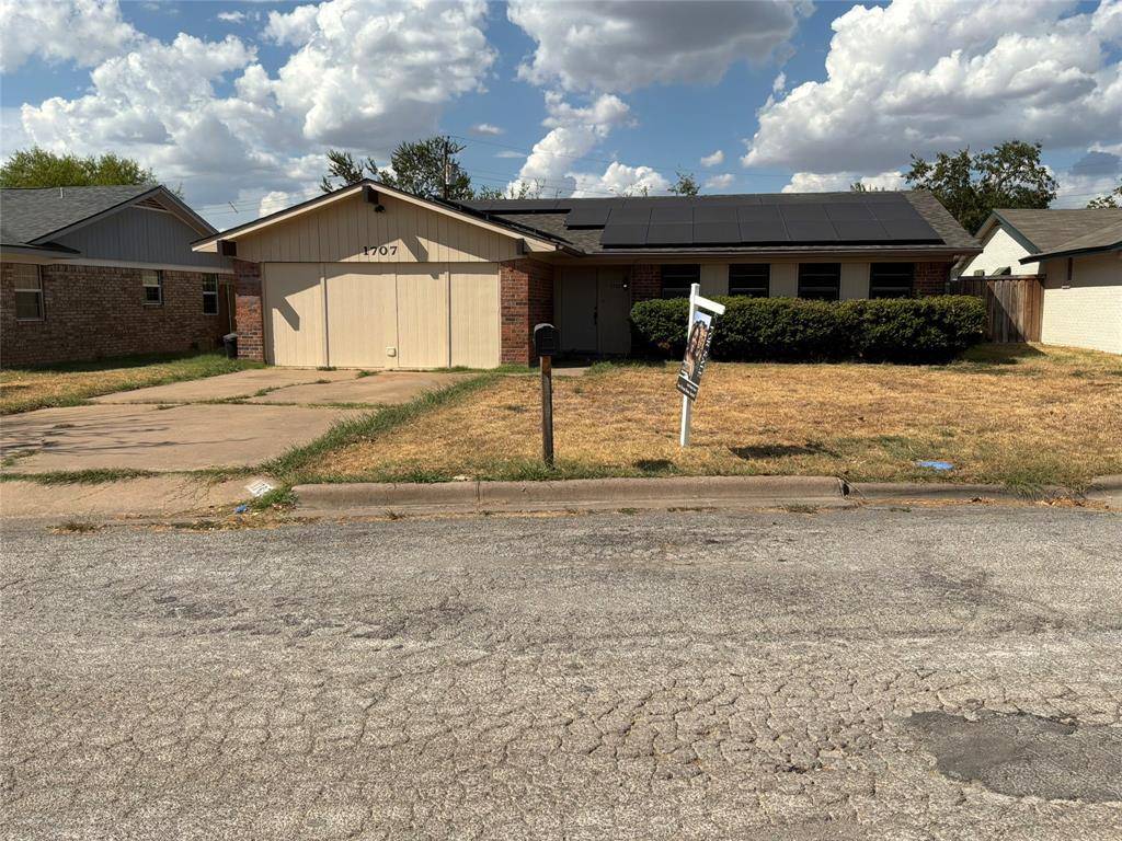 1707 15th Street, Mineral Wells, TX 76067