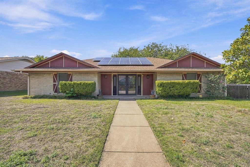 1501 Meadow Court, Midlothian, TX 76065