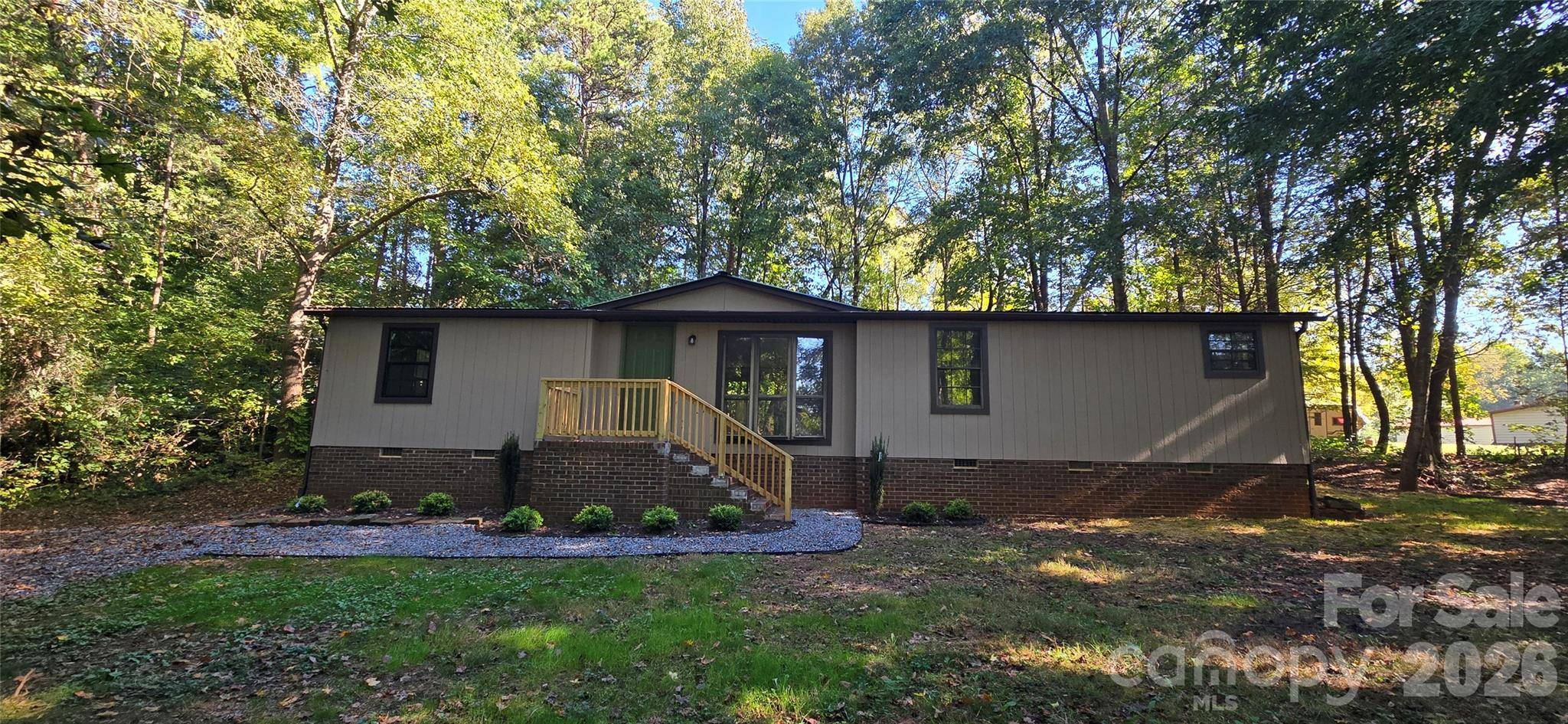 127 Louise DR, Mooresville, NC 28115