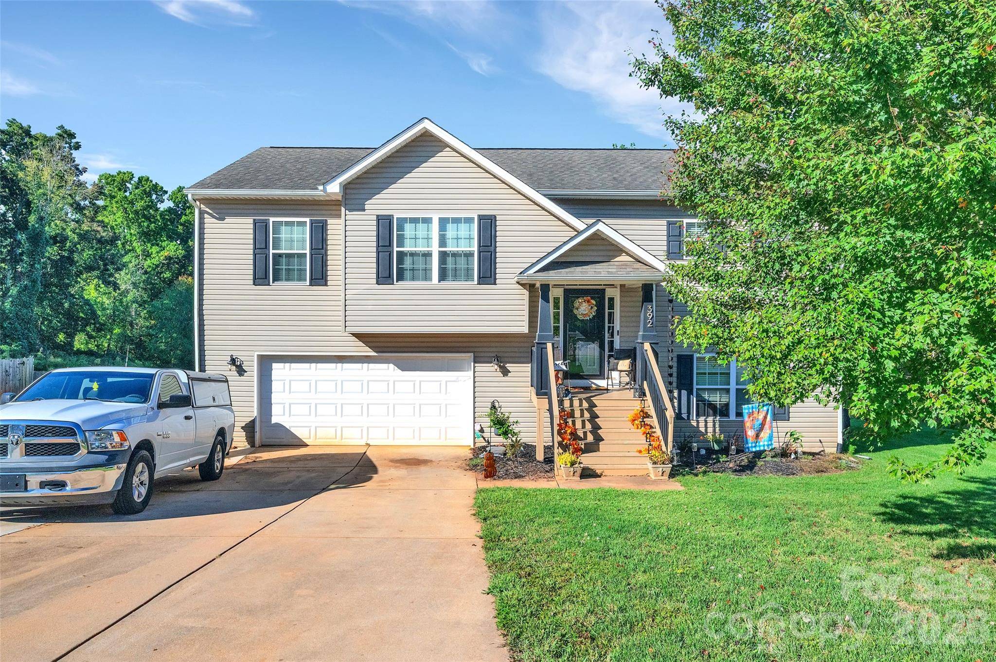 392 Lone Tree LN, Clover, SC 29710