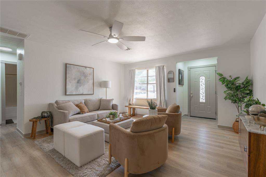 117 NE 11th ST, Moore, OK 73160