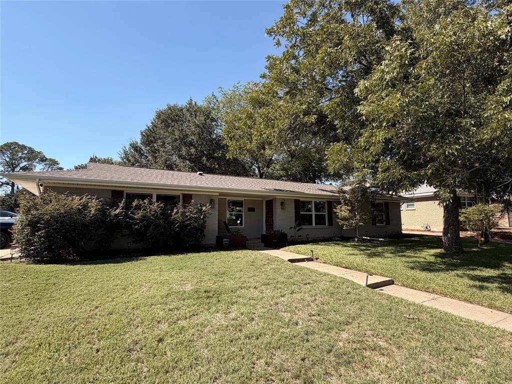 721 Hurstview Drive, Hurst, TX 76053