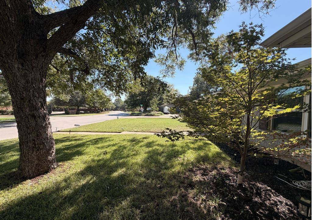 721 Hurstview Drive, Hurst, TX 76053