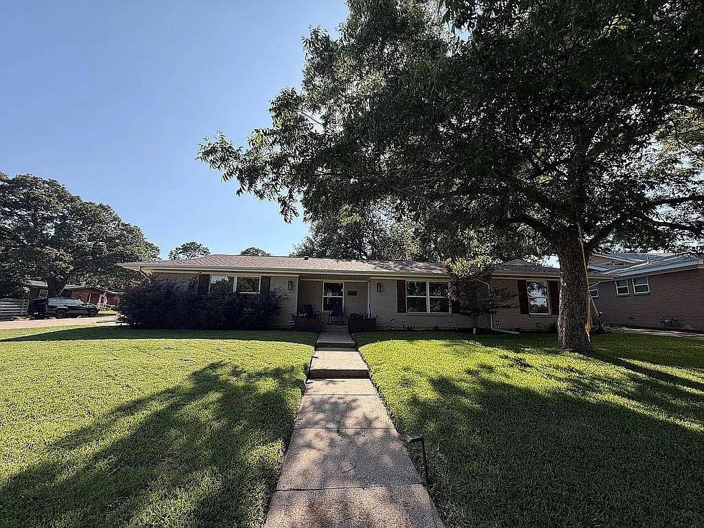 721 Hurstview Drive, Hurst, TX 76053