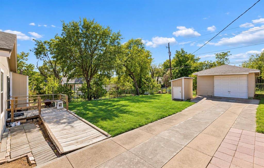 627 Hartsdale Drive, Dallas, TX 75211