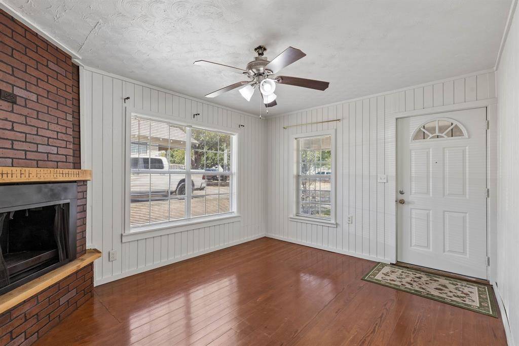627 Hartsdale Drive, Dallas, TX 75211
