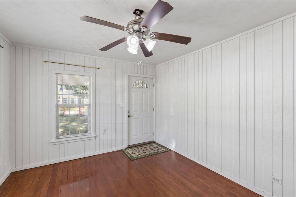 627 Hartsdale Drive, Dallas, TX 75211