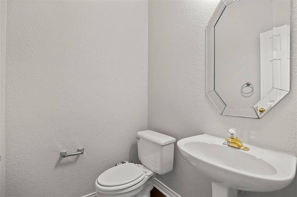 204 Arbor Creek Drive, Euless, TX 76039