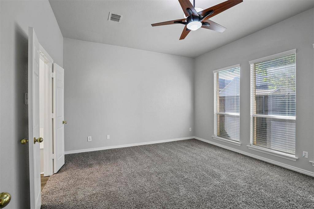 204 Arbor Creek Drive, Euless, TX 76039