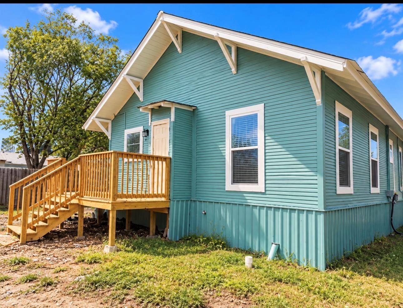 608 E Pecan ST, Taylor, TX 76574