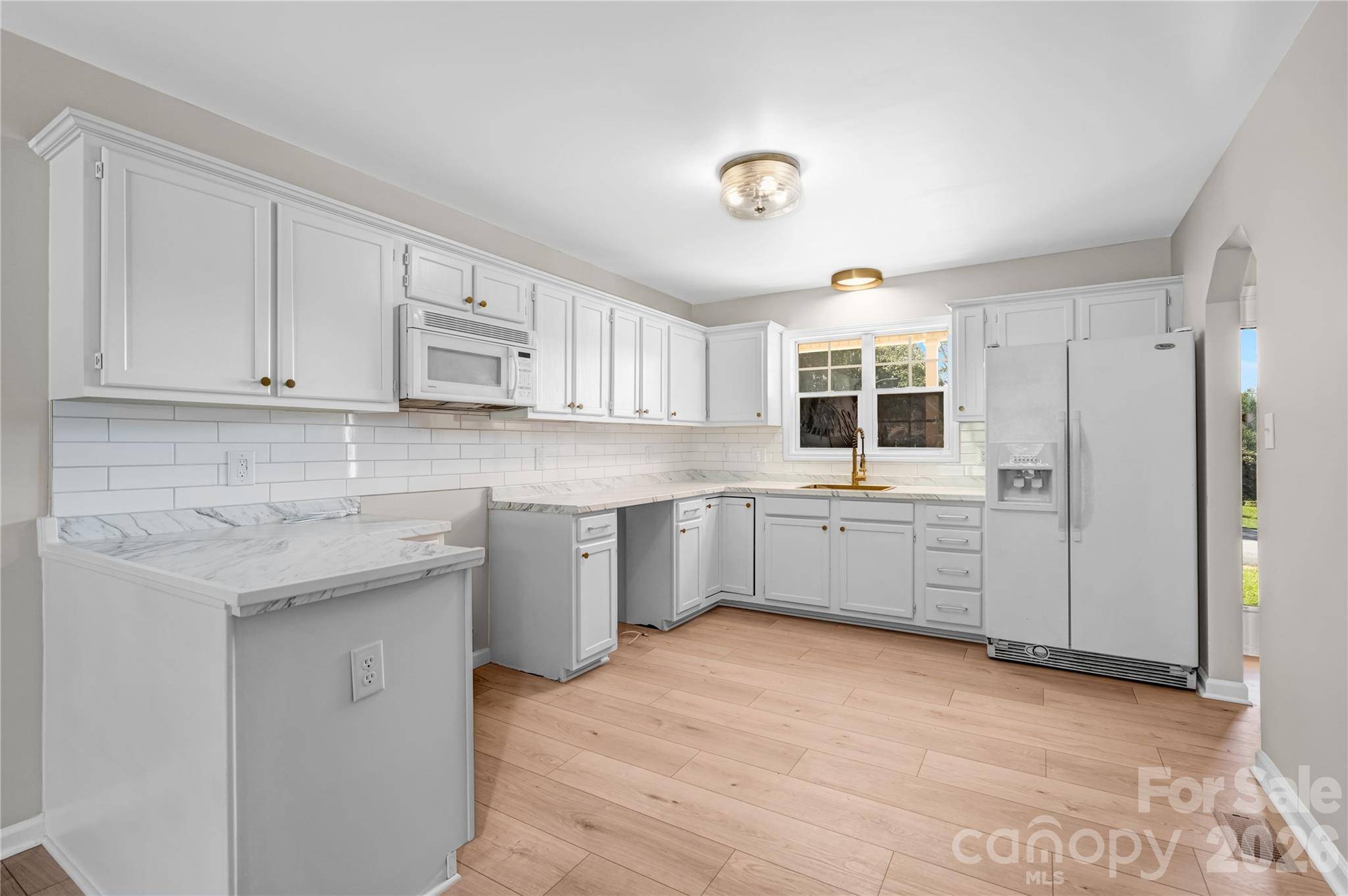 2065 Gary LN, Hickory, NC 28602